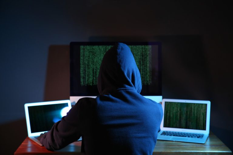 Bénin: 16 cybercriminels présumés arrêtés à Abomey et Bohicon