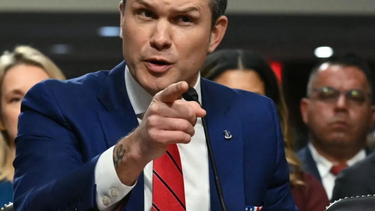 Pete Hegseth, nouveau ministre américain de la Défense, durant son audition de confirmation devant le Sénat, le 14 janvier 2025 Ã  Washington. © Saul Loeb, AFP