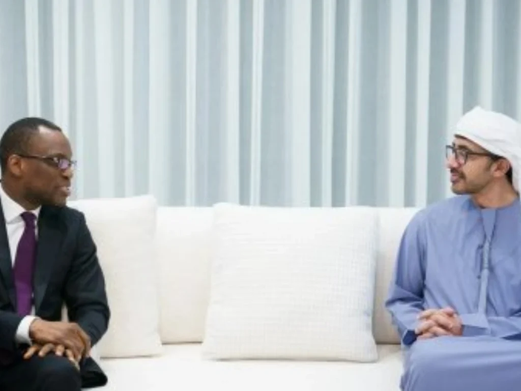 Shegun-Bakari-et-le-vice-Premier-ministre-des-Emirats-Arabes-Unis-Cheikh-Abdullah-bin-Zayed.webp