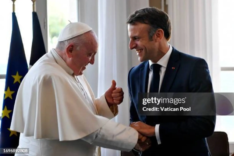 Le Pape François et le président français Emmanuel