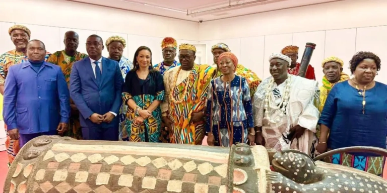 Restitution du Tambour Djidji Ayokwê à la Côte d'Ivoire