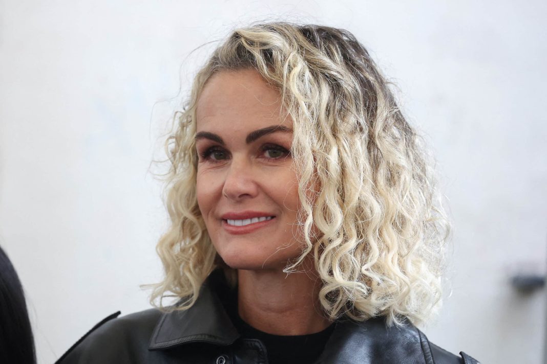 Laeticia Hallyday : après la vente de la Savannah, à Marnes-la-Coquette, elle met le cap vers Paris, mais pas à l’endroit où on l’attendait