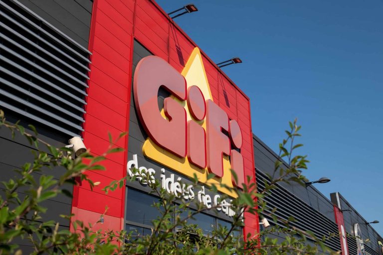 Gifi : un voleur poignardé par le gérant d’un magasin