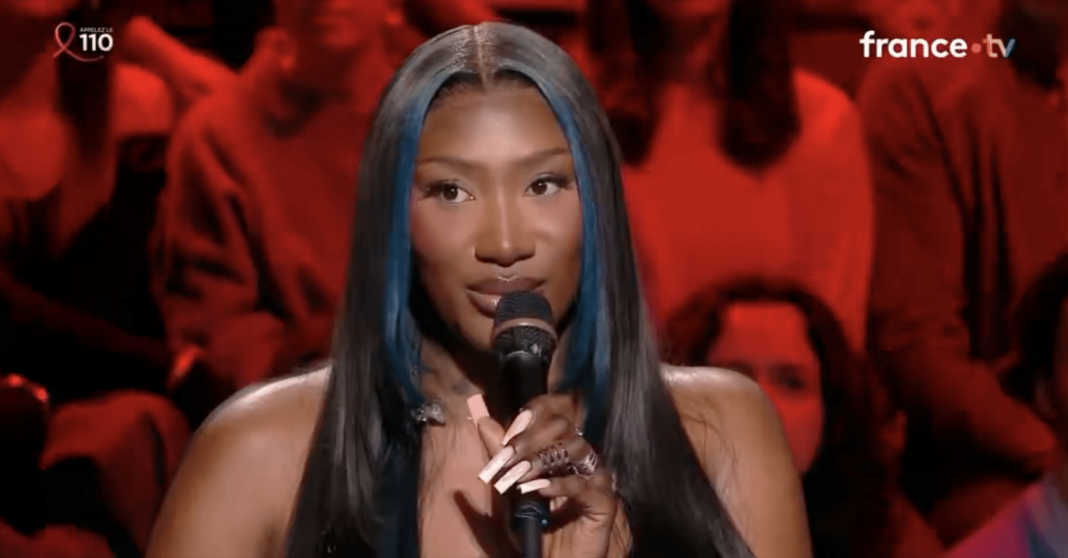 Nagui reçoit Aya Nakamura dans Taratata : la chanteuse gaffe devant lui, l’animateur ne la loupe pas à son tour