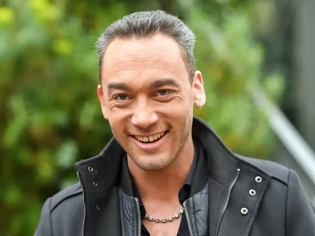 Jean-Baptiste Guégan : chez lui à Valenciennes, il a dû négocier avec sa femme pour imposer Johnny