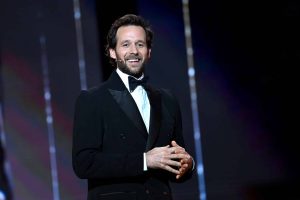 "Je lui ai pincé le front, la bouche", Benjamin Lavernhe confirme qu’il n’y a pas eu de faux Jim Carrey aux César