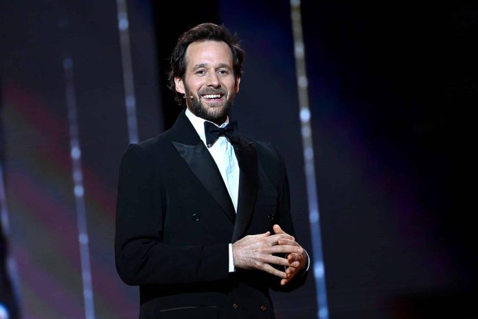 "Je lui ai pincé le front, la bouche", Benjamin Lavernhe confirme qu’il n’y a pas eu de faux Jim Carrey aux César