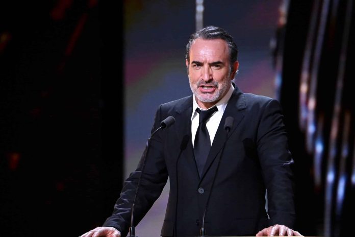 "Elle est con", "Faites votre travail", "Pas légitime", Jean Dujardin se lâche face à Audrey Crespo-Mara, son gros coup de gueule