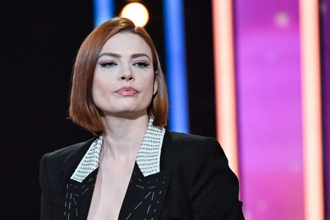 Élodie Frégé dénonce les tenues inappropriées de la Star Academy : 