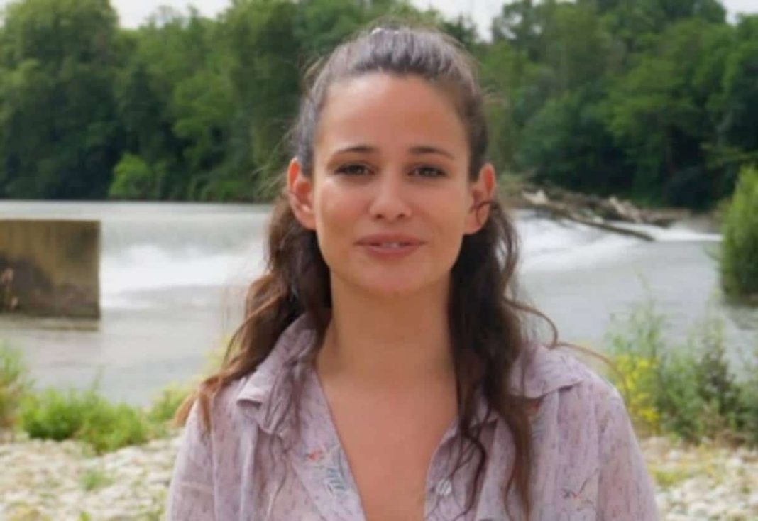 Lucie Lucas : l’héroïne de Clem annonce avec une photo torride la mise en location de son château en Bretagne