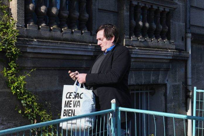 "On dirait un zombie" : Pierre Palmade "méconnaissable" et "paumé" à la veille de sa libération, les langues se délient dans son voisinage