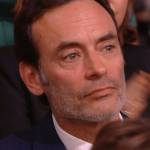 Anthony Delon réplique et porte plainte contre son frère pour "dénonciation calomnieuse"