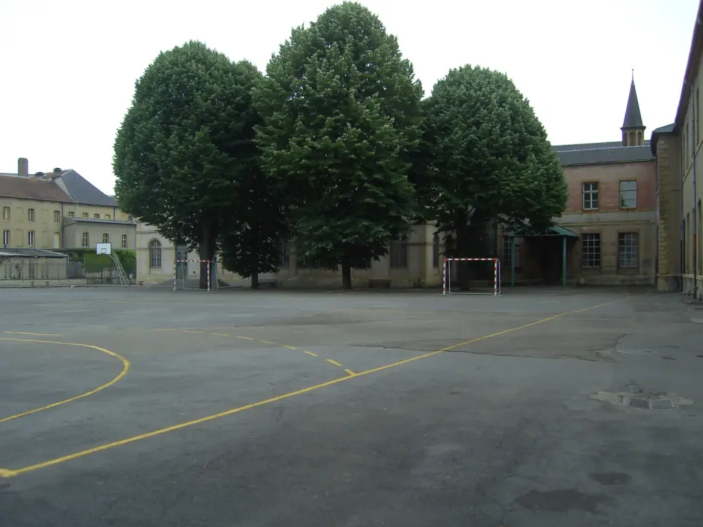 Cour de lycée en France