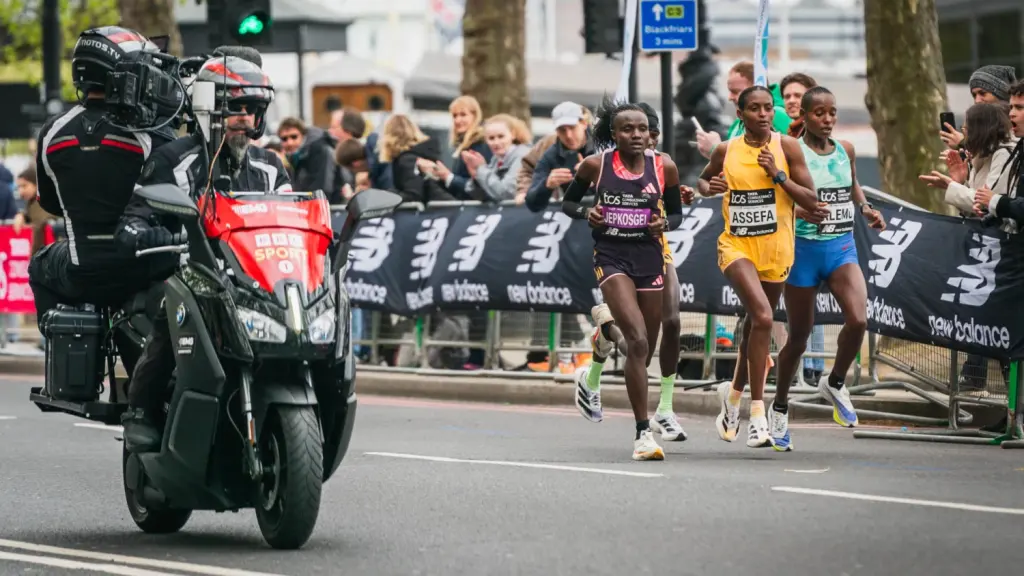 Tigst Assefa lors du marathon de Londres 2024