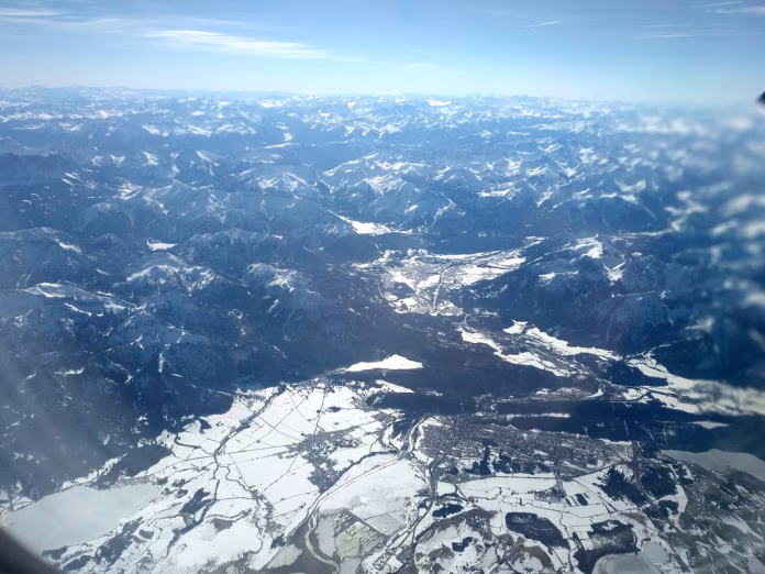 Alpes : face à la multiplication des morsures de patous, la sensibilisation s’organise en montagne