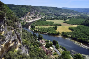 Dordogne : Le Cellier du Périgord et le Manoir des Cèdres recrutent dans le commerce et la restauration