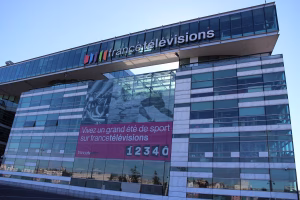 France Télévisions critiquée après l'annonce de la diffusion du spectacle de Léna Situations