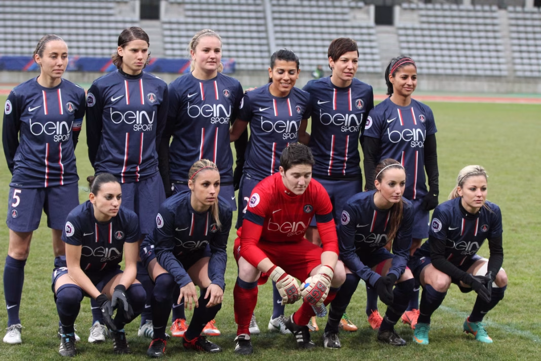 Ligue 1 : Le Paris Saint-Germain retrouve le Parc des Princes après l'installation en urgence d'une nouvelle pelouse
