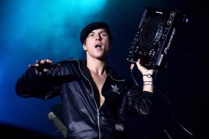 Quentin Mosimann se confie sur la séparation traumatisante avec sa sœur et son nouveau rôle à la Star Academy
