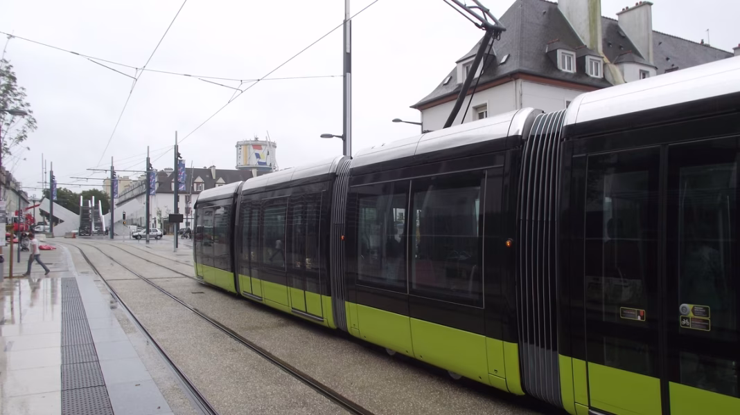 Strasbourg : des artisans retraités initient les jeunes aux métiers manuels à Koenigshoffen