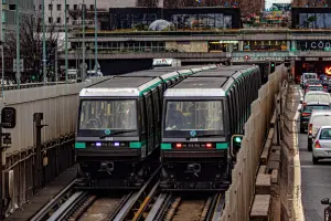 Deux métros MP05 de la RATP sur la ligne 1