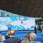 Marine Le Pen prenant la parole lors d'un rassemblement politique à Budapest en mars 2026