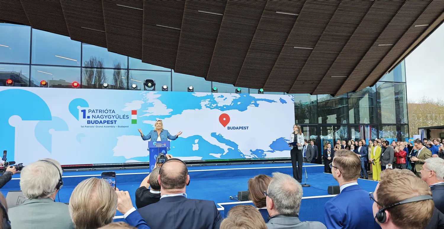 À Orléans, Marine Le Pen ouvre sa campagne en promettant un retour de l’autorité 1 Marine Le Pen à Budapest le 23 mars 2026