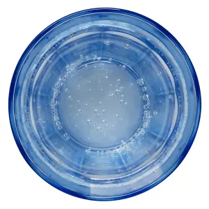 Verre Duralex bleu photographié en archive