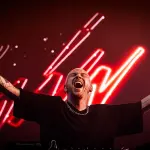 Mosimann sur scène lors d’un festival en 2025