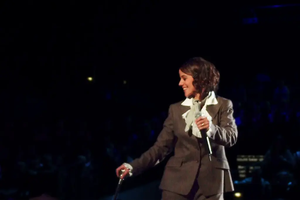 Alizée sur scène avec les Enfoirés à Strasbourg en 2008