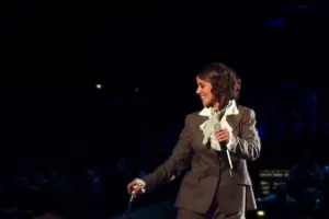 Alizée sur scène avec les Enfoirés à Strasbourg en 2008