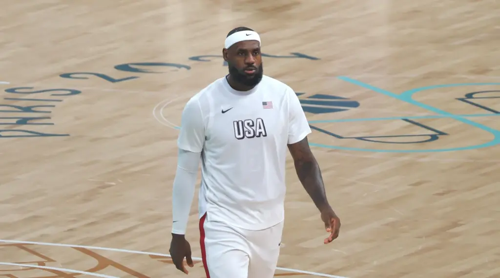 LeBron James en action avec l’équipe des États-Unis aux Jeux olympiques de Paris 2024