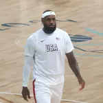 LeBron James en action avec l’équipe des États-Unis aux Jeux olympiques de Paris 2024
