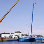 Le trimaran bleu SVR-Lazartigue à Concarneau, archive de juillet 2021