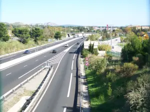L’autoroute A54 et son échangeur au sud de Salon-de-Provence