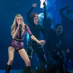 Angèle sur scène au festival Papillons de nuit en 2022