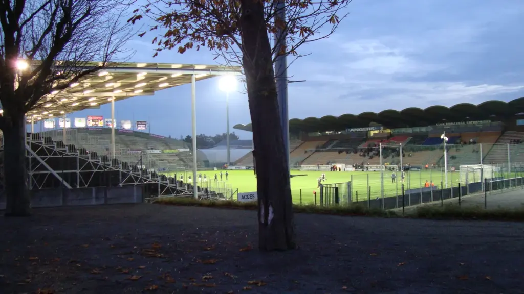 Le stade d’Angers, alors nommé Jean-Bouin, photographié en novembre 2009 avant les rénovations