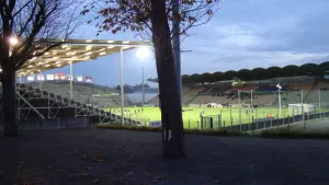 Le stade d’Angers, alors nommé Jean-Bouin, photographié en novembre 2009 avant les rénovations