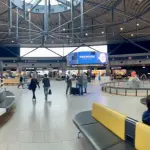 Hall du terminal1 de Lyon Saint-Exupéry, photographie d’archive de mai2023