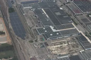 Vue aérienne de l'usine Stellantis de Mulhouse