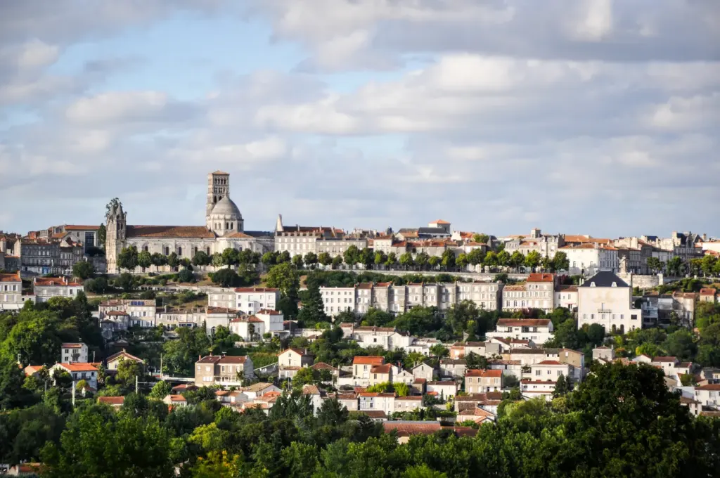 Vue d’ensemble d’Angoulême et de ses toits en 2017