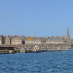 Panorama du bassin Vauban et de la vieille ville de Saint-Malo