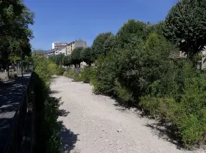 Lit de la Leysse asséché à l’entrée de Chambéry