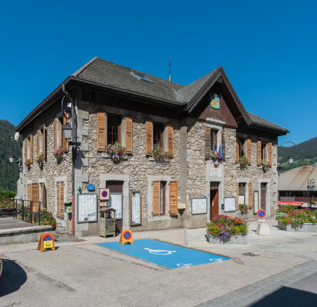La mairie de Châtel en août2020, photographie d’archive