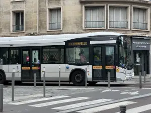 Un bus de la ligne T2 du TEOR dans le centre de Rouen