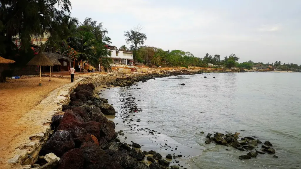 Littoral de Saly photographié en 2018, avant les Jeux olympiques de la jeunesse