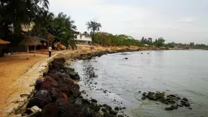 Littoral de Saly photographié en 2018, avant les Jeux olympiques de la jeunesse