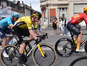 Per Strand Hagenes, dossard 13, à Paris-Roubaix le 7 avril 2024. Photographie d’archive, distincte de Paris-Tours 2026.