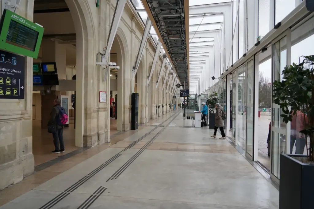 Le hall de la gare du Mans, photographie d’archive de décembre 2024
