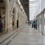 Le hall de la gare du Mans, photographie d’archive de décembre 2024